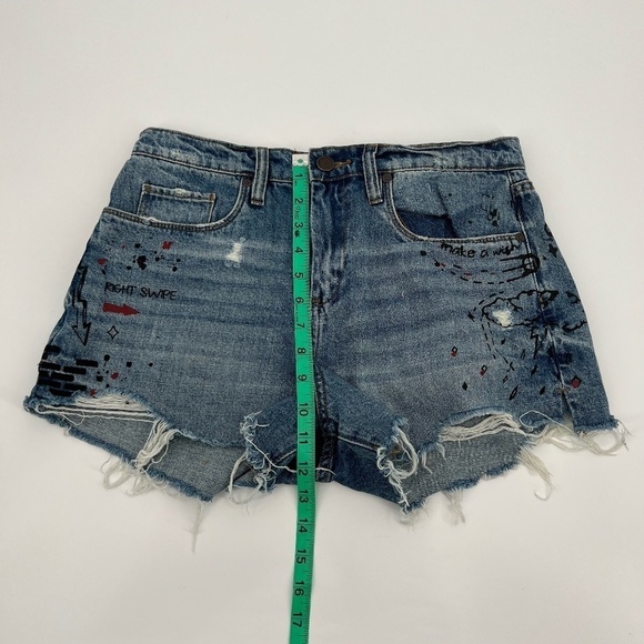 BLANK NYC Pin-Up High Rise Distressed Graffiti Jean Shorts Size 28 Women's - Picture 7 of 10